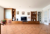 Отдельно стоящий дом с участком на продажу в городе el Vendrell Фото