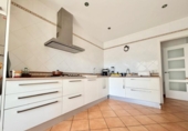 Отдельно стоящий дом с участком на продажу в городе el Vendrell Фото