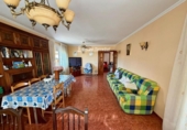 Отдельно стоящий дом с участком на продажу в городе el Vendrell Фото