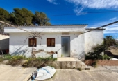 Отдельно стоящий дом с участком на продажу в городе el Vendrell Фото