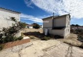 Отдельно стоящий дом с участком на продажу в городе el Vendrell Фото