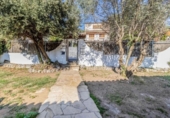 Отдельно стоящий дом с участком на продажу в городе Castellar del Vallès Фото