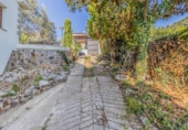 Отдельно стоящий дом с участком на продажу в городе Castellar del Vallès Фото