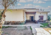 Отдельно стоящий дом с участком на продажу в городе Castellar del Vallès Фото