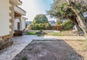 Отдельно стоящий дом с участком на продажу в городе Castellar del Vallès Фото
