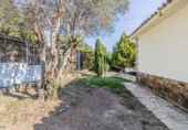 Отдельно стоящий дом с участком на продажу в городе Castellar del Vallès Фото