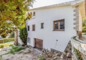 Отдельно стоящий дом с участком на продажу в городе Castellar del Vallès Фото