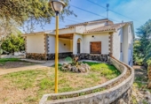 Отдельно стоящий дом с участком на продажу в городе Castellar del Vallès Фото