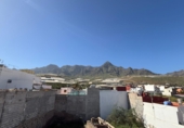 Таунхаус с участком на продажу в городе La Aldea de San Nicolás. Фото