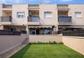 Отдельно стоящий дом с участком на продажу в городе Salou Фото