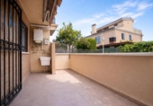 Отдельно стоящий дом с участком на продажу в городе Salou Фото