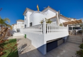 Дом с участком на продажу в городе Orihuela Фото