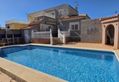 Chalet independiente con terreno en venta en la España, Torrevieja, ref: TR396537 foto