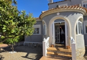 Chalet independiente con terreno en venta en la España, Torrevieja, ref: TR396537 foto