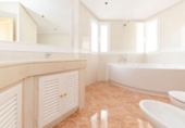 Chalet independiente con terreno en venta en Benahavís ref: TR396973 foto