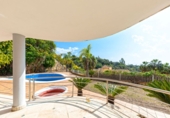 Chalet independiente con terreno en venta en Benahavís ref: TR396973 foto