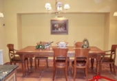 Отдельно стоящий дом с участком на продажу в городе Laredo. Фото