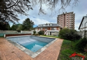 Chalet independiente con terreno en venta en Laredo ref: TR396970 foto