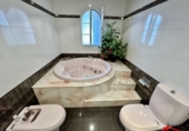 Chalet independiente con terreno en venta en Laredo ref: TR396970 foto