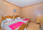 Дом с участком на продажу в городе Beas de Granada Фото