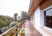 Отдельно стоящий дом с участком на продажу в городе Sant Feliu de Codines Фото