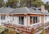 Отдельно стоящий дом с участком на продажу в городе Sant Feliu de Codines Фото