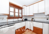 Отдельно стоящий дом с участком на продажу в городе Sant Feliu de Codines Фото