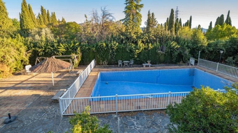 Granada - Huétor Vega - 2690m2