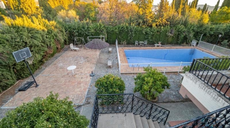 Granada - Huétor Vega - 2690m2