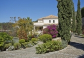Chalet independiente con terreno en venta en la España, Benahavís, ref: TR401901 foto