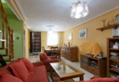 Таунхаус с участком на продажу в городе Villalba de la Lampreana. Фото