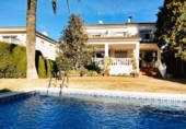 Отдельно стоящий дом с участком на продажу в городе el Vendrell Фото