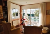 Отдельно стоящий дом с участком на продажу в городе el Vendrell Фото