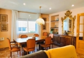 Отдельно стоящий дом с участком на продажу в городе el Vendrell Фото