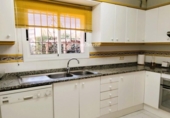 Отдельно стоящий дом с участком на продажу в городе el Vendrell Фото