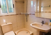 Отдельно стоящий дом с участком на продажу в городе el Vendrell Фото