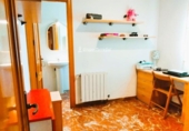 Отдельно стоящий дом с участком на продажу в городе el Vendrell Фото