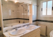 Отдельно стоящий дом с участком на продажу в городе el Vendrell Фото