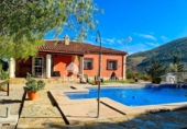 Chalet independiente con terreno en venta en la España, La Guardia de Jaén, ref: TR402586 foto