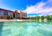 Chalet independiente con terreno en venta en la España, Estepona, ref: TR402752 foto