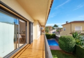 Casa de pueblo en venta en la España, Premià de Dalt, ref: TR402780 foto