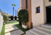 Chalet independiente con terreno en venta en la España, Torrevieja, ref: TR402782 foto