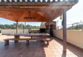 Отдельно стоящий дом с участком на продажу в городе Castellar del Vallès Фото