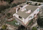 Отдельно стоящий дом с участком на продажу в городе l'Ametlla del Vallès Фото