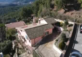 Отдельно стоящий дом с участком на продажу в городе l'Ametlla del Vallès Фото