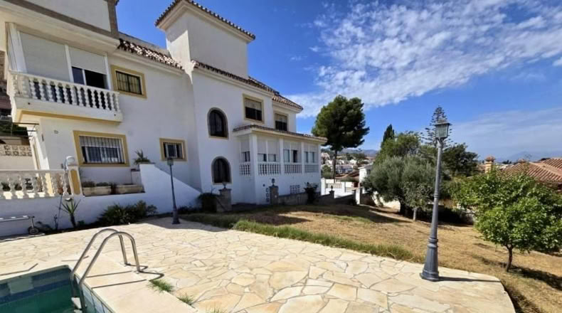 Malaga - Алаурин-де-ла-Торре - 1100m2