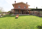 Chalet independiente con terreno en venta en Vitoria ref: TR406227 foto