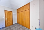 Дом с участком на продажу в городе Ripollet. Фото