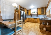 Отдельно стоящий дом с участком на продажу в городе Castellar del Vallès. Фото