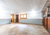 Отдельно стоящий дом с участком на продажу в городе Castellar del Vallès. Фото